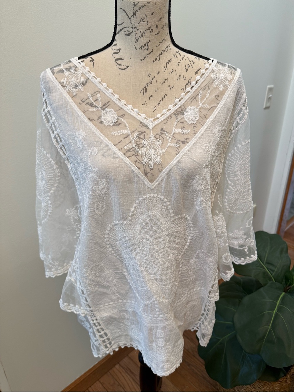 Kindred‎ White Embroidered Swim Cover Up Tunic Size L Boho Beach Coverup